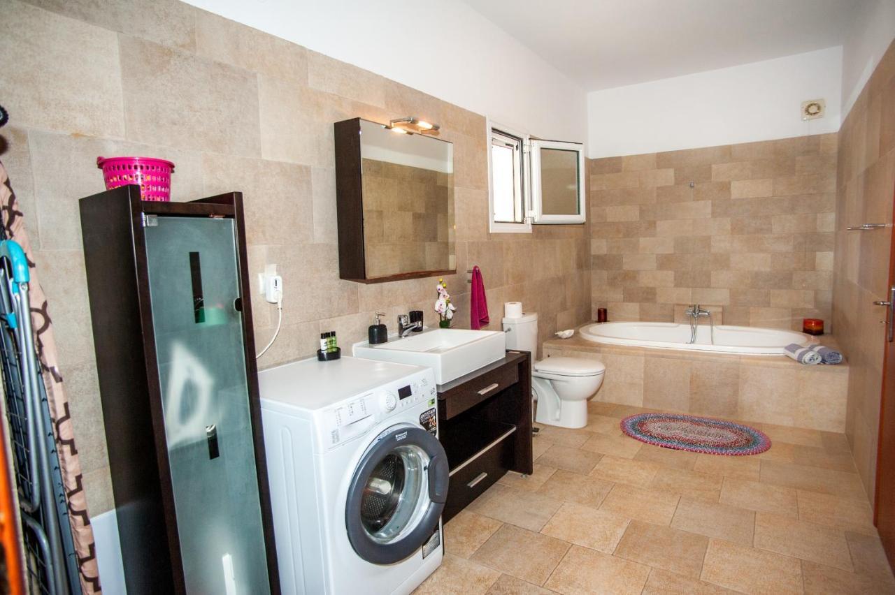 Nikos Apartments Spacious And Panoramic Аргостолион Екстериор снимка